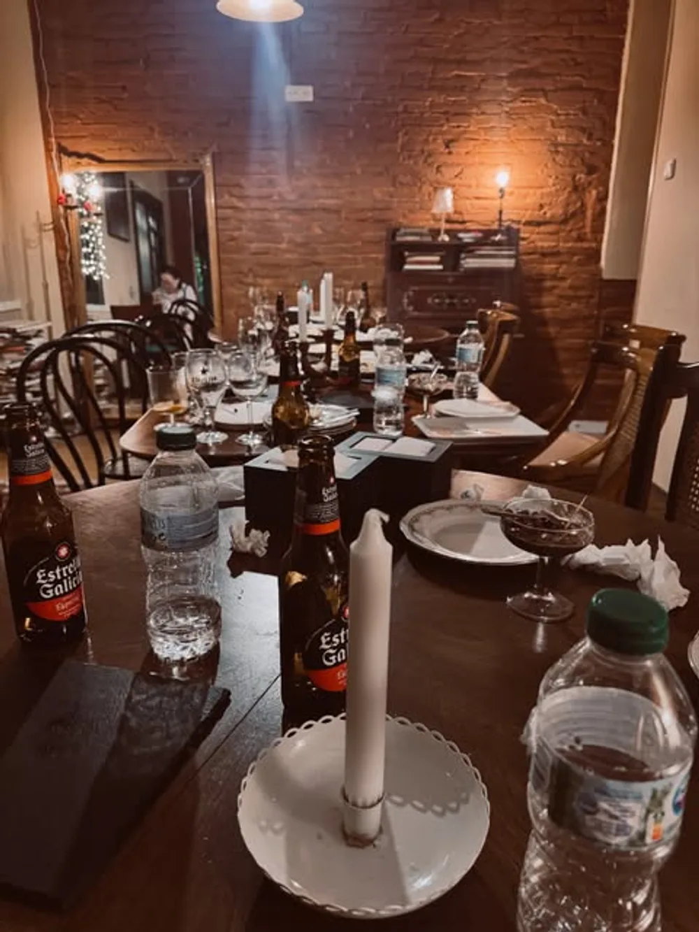 Mesa preparada para cenar en Maison